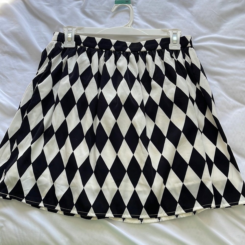 Checkered pattern skirt